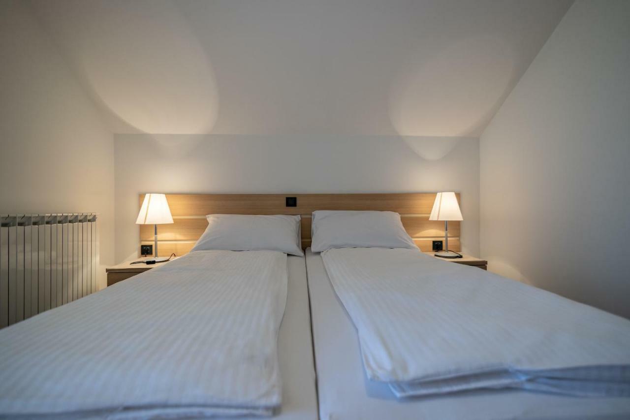 Apartments And Room Robert โคเรนนิซา ภายนอก รูปภาพ