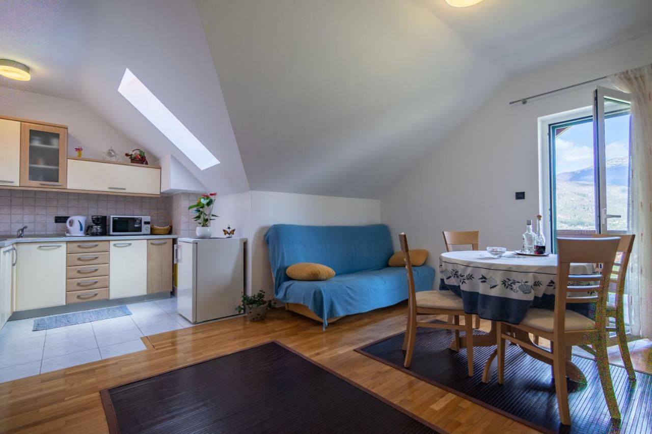 Apartments And Room Robert โคเรนนิซา ภายนอก รูปภาพ