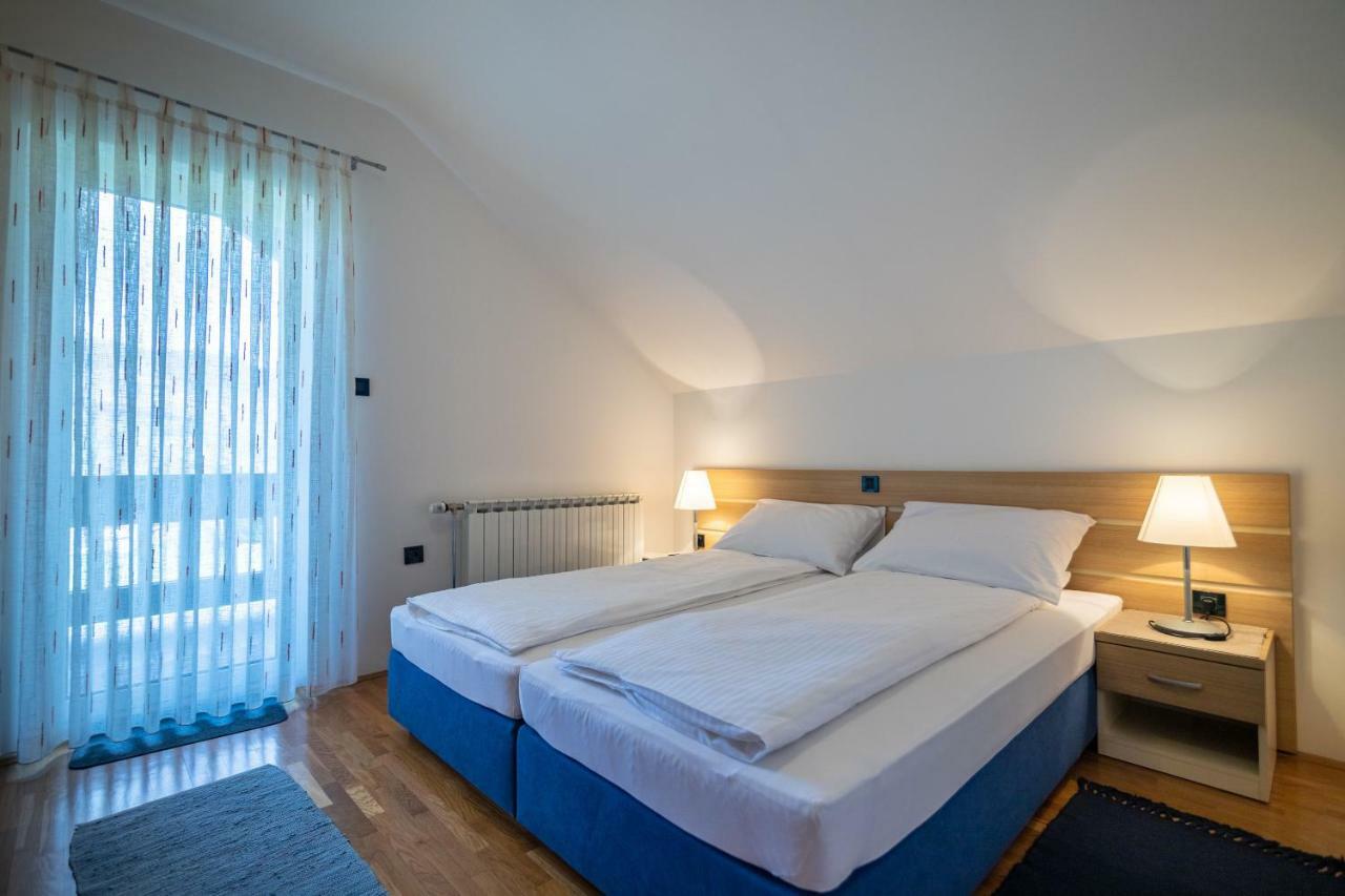Apartments And Room Robert โคเรนนิซา ภายนอก รูปภาพ