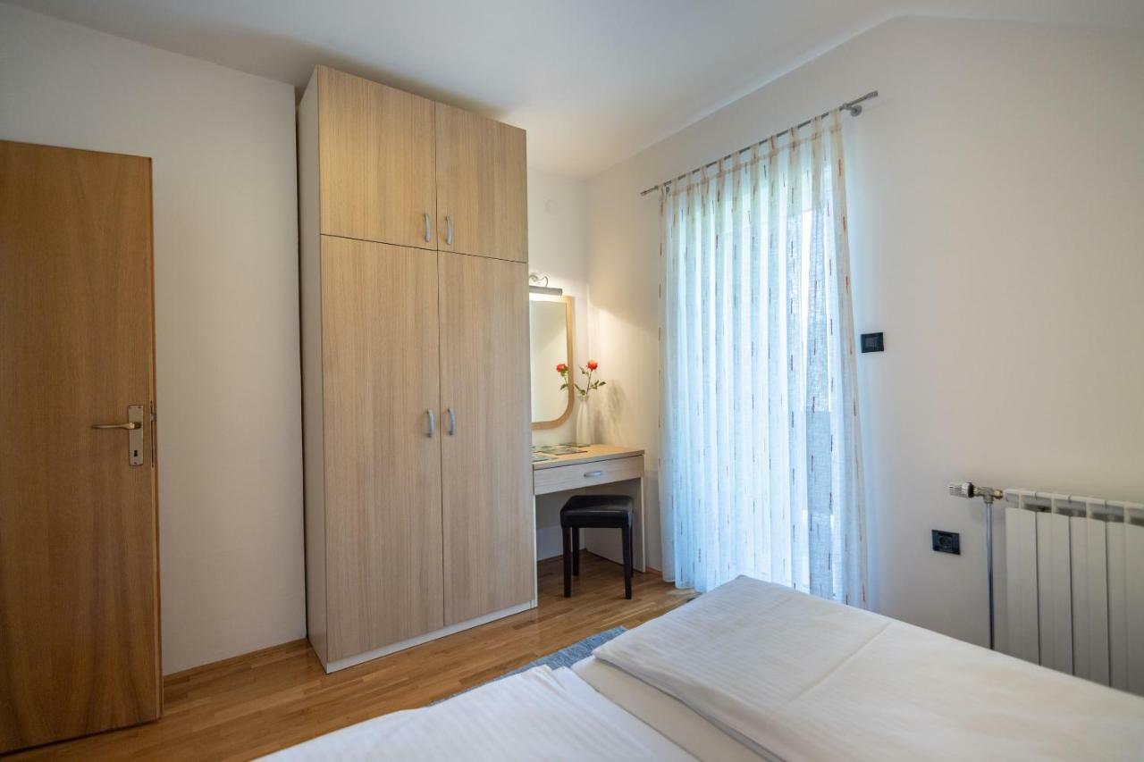 Apartments And Room Robert โคเรนนิซา ภายนอก รูปภาพ