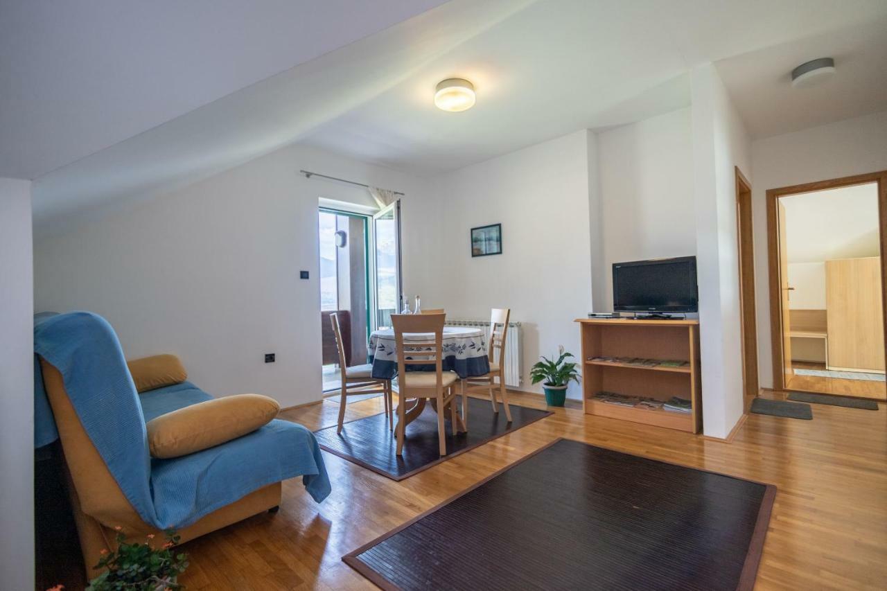Apartments And Room Robert โคเรนนิซา ภายนอก รูปภาพ