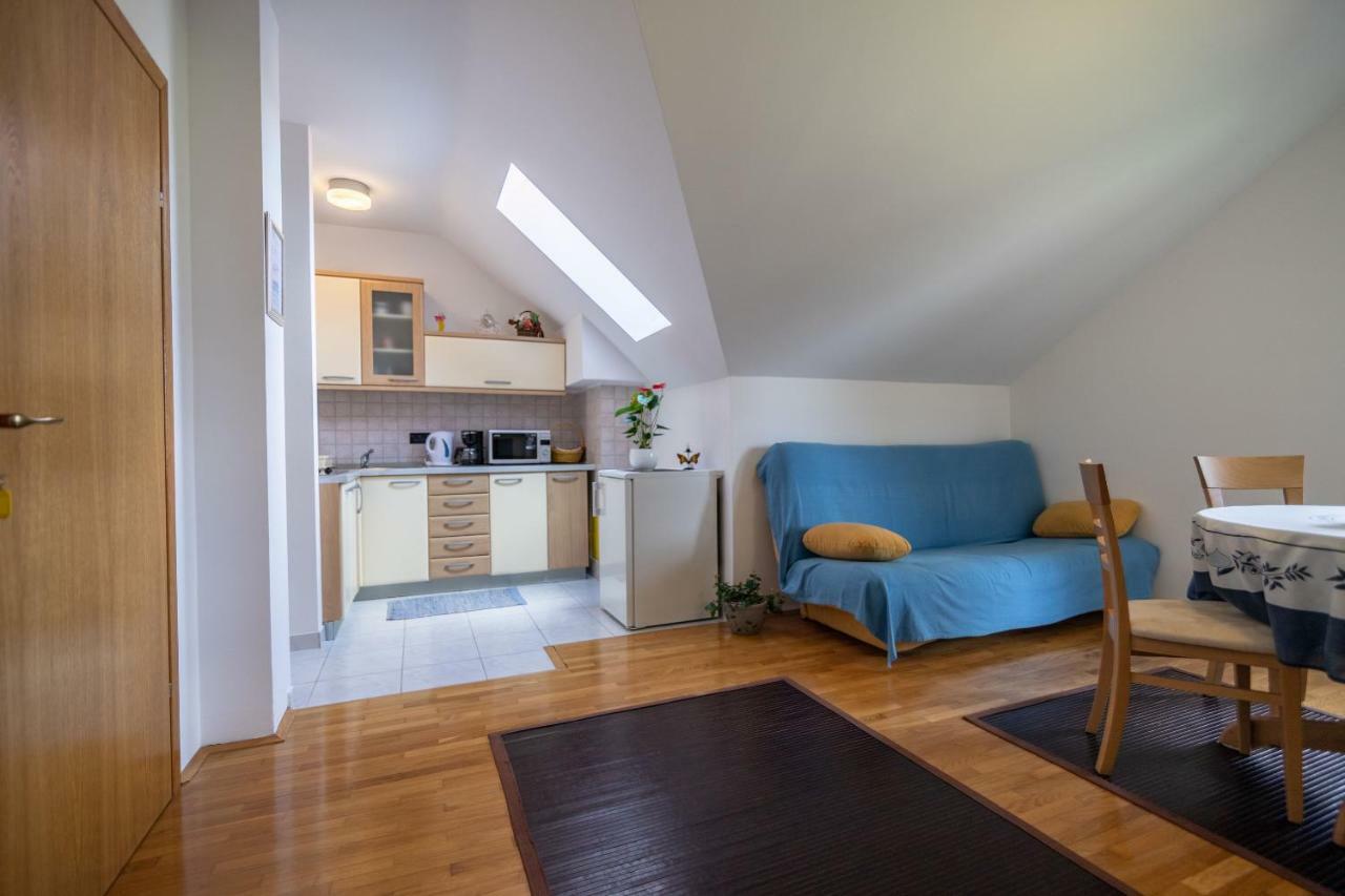 Apartments And Room Robert โคเรนนิซา ภายนอก รูปภาพ